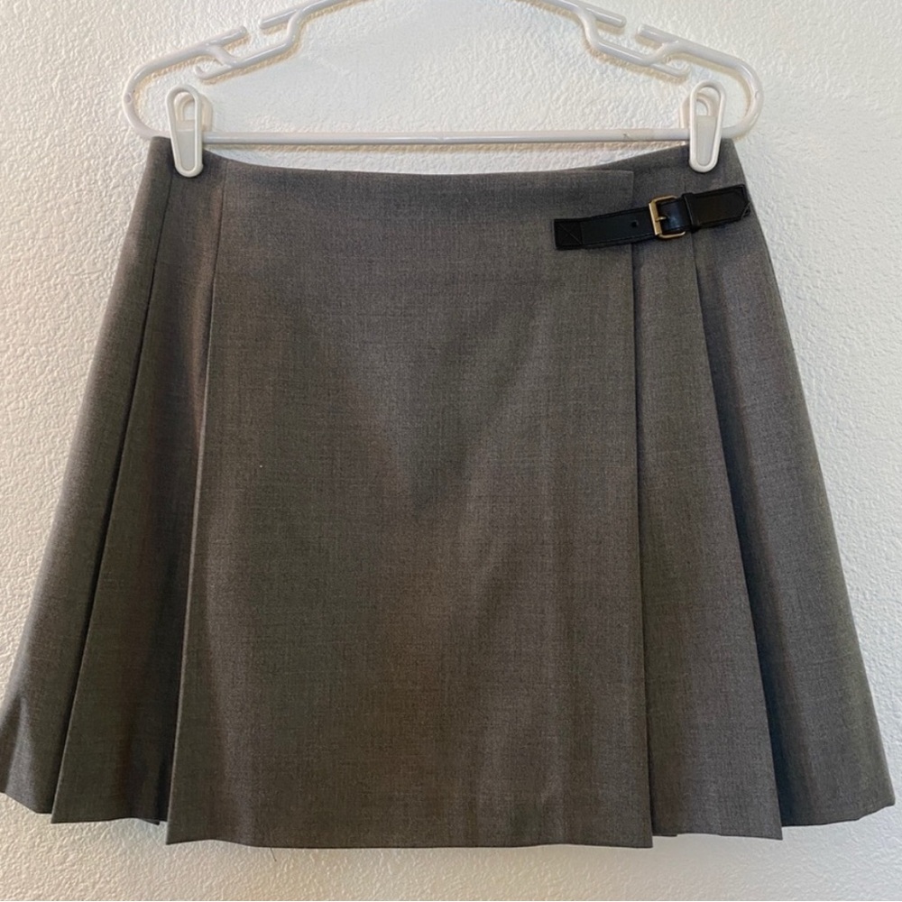 Gray Pleated Skirt with Black Buckle
